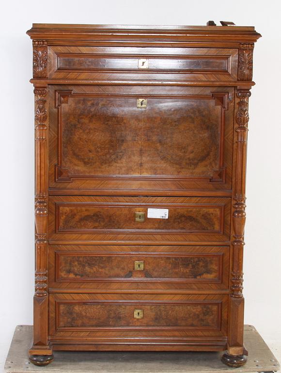 CHIFFONJE. Nyrenässans 1800-talets andra hälft.