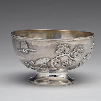 A Chinese silver bowl, beginning of 20th century.