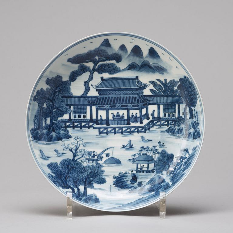 A blue and white dish, Chine, 20th Century with mark.