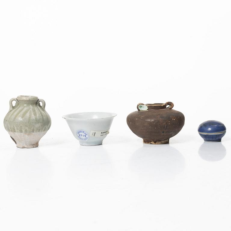Four ceramic shipwrecked pieces, China, 15th century and 17th century.