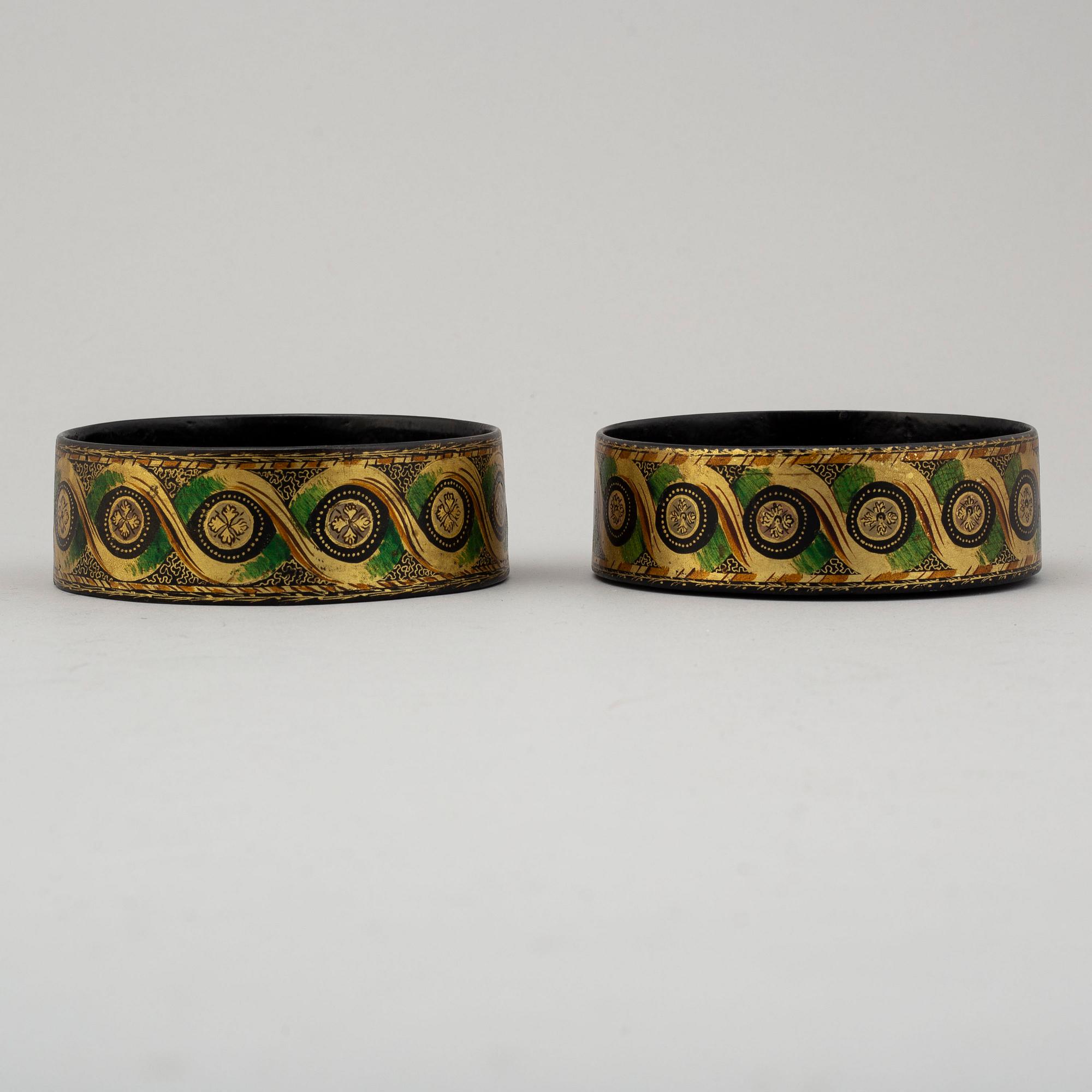 A pair of papier maché coasters, first half of the 19th century.