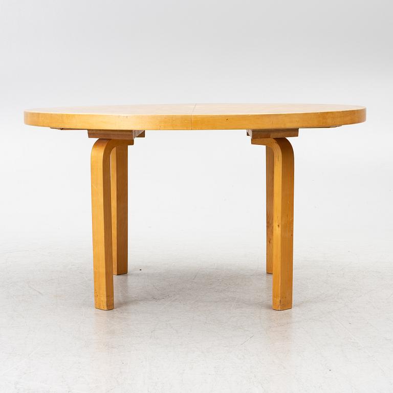 Alvar Aalto, a dining table, model 90, O.Y. Huonekalu- ja Rakennustyötehdas A.B, mid-20th century.