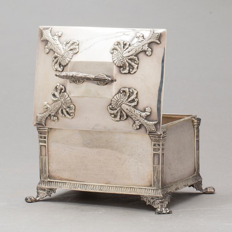 SOCKERSKRIN, silver, senempire, Gustaf Möllenborg, Stockholm, 1828. Vikt 1035 g.