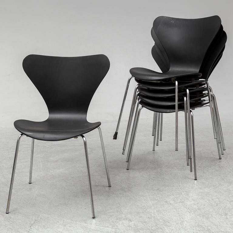 ARNE JACOBSEN, six 'Series 7' chairs from Fritz Hansen, Denmark.