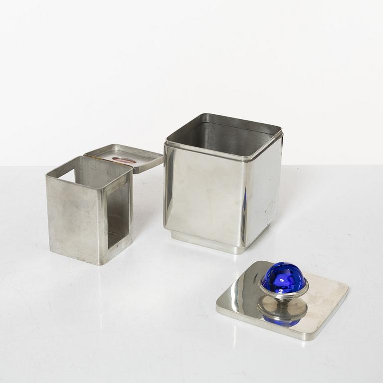 Firma Svenskt Tenn, burkar med lock, två stycken, tenn, Stockholm, 1953 respektive 2013.