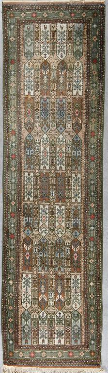 GALLERIMATTA, old, Pakistan, ca 294x82 cm.