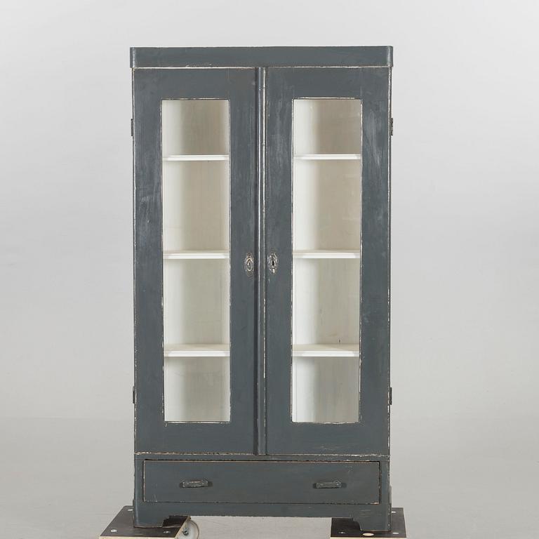 A CUPBOARD, FIRST HALF OF 20TH CENTURY,