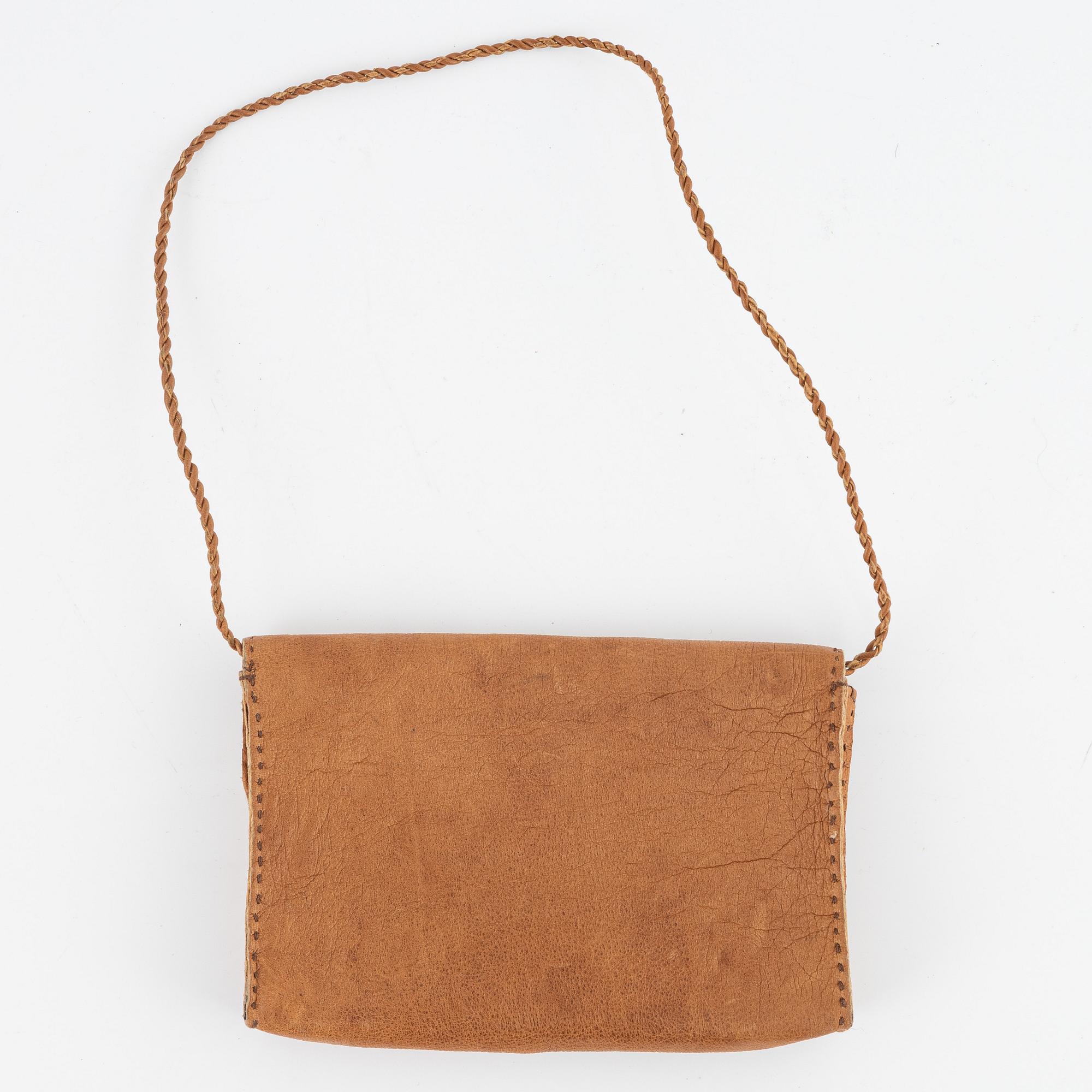 Samiska läderarbeten, 5 delar, 1900-talets andra hälft.