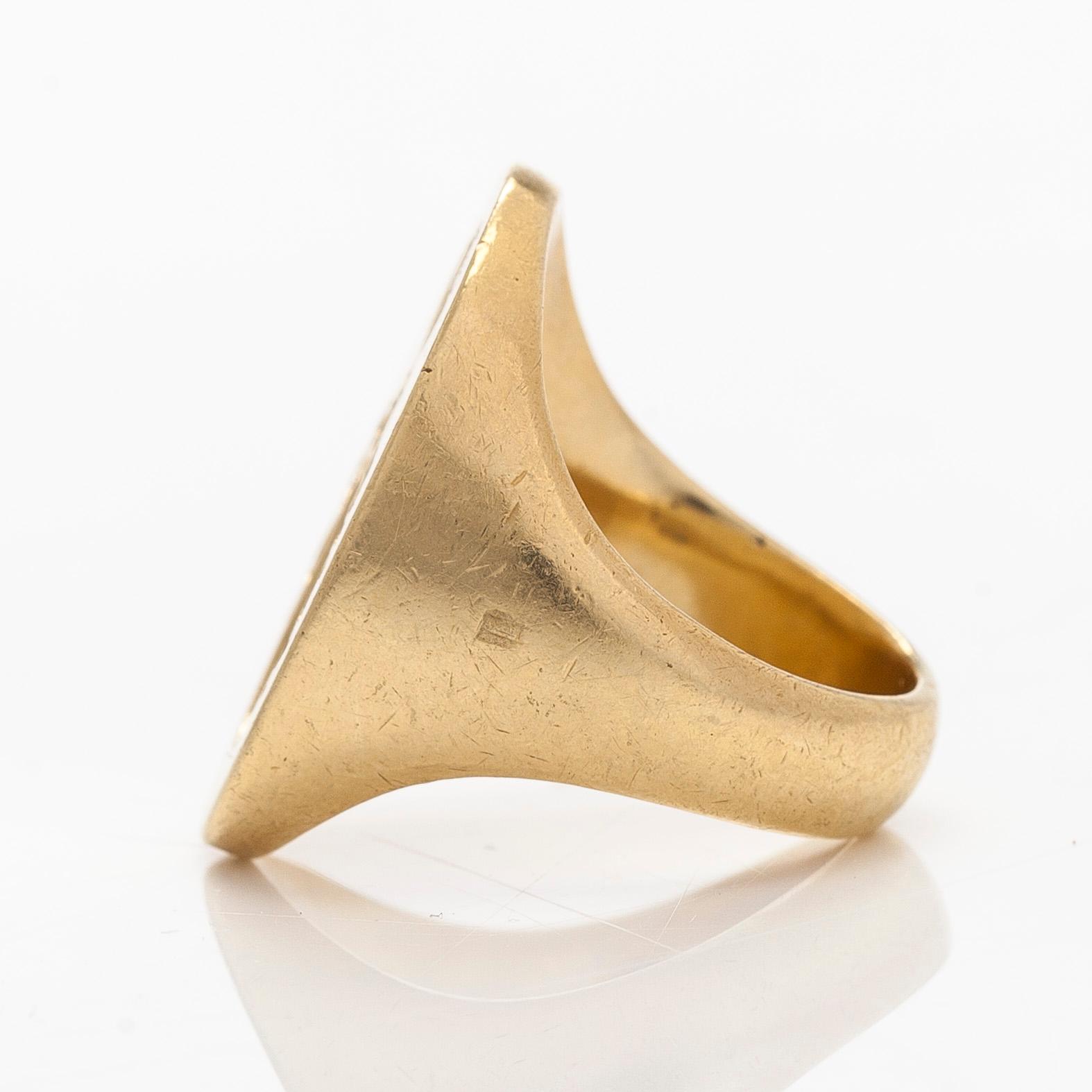A signet ring, ca. 17K gold.