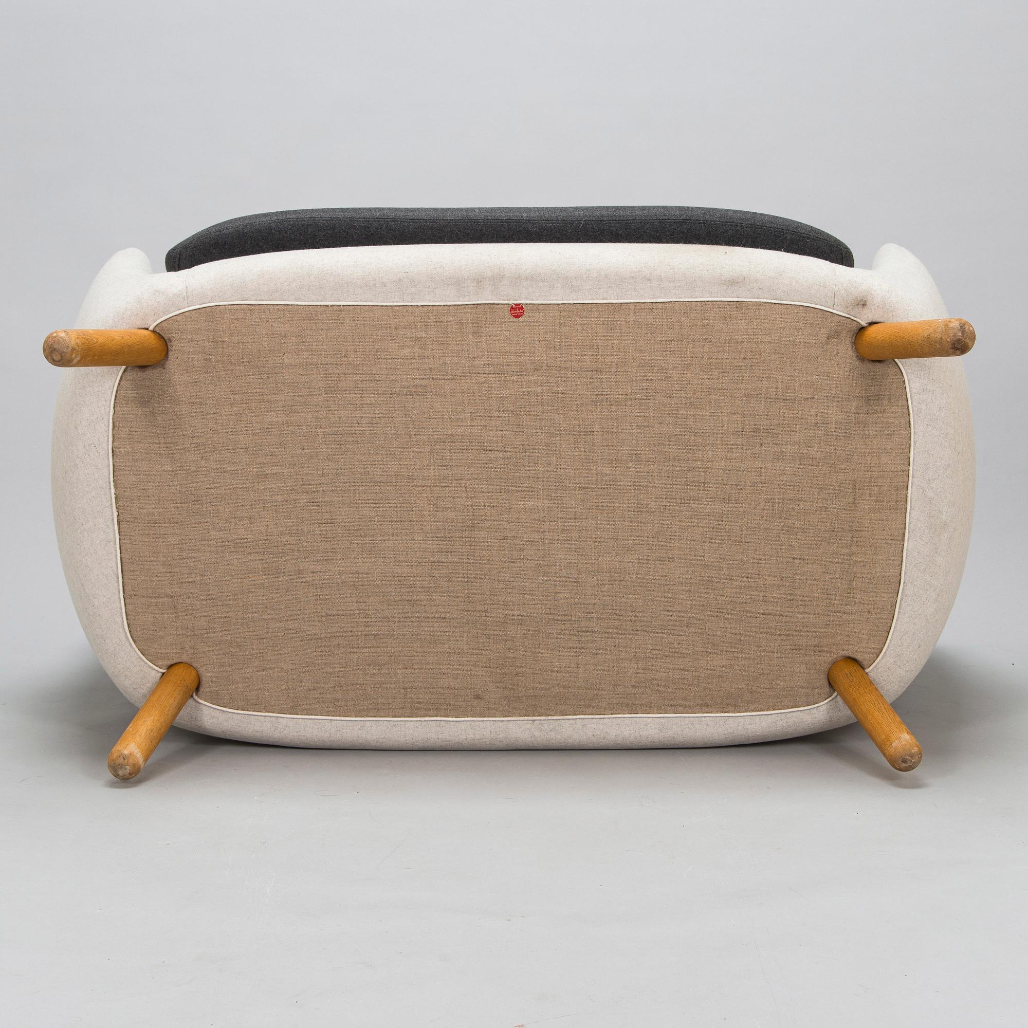 Finn Juhl, soffa, "Poeten", Onecollection House of Finn Juhl, 2000-tal.