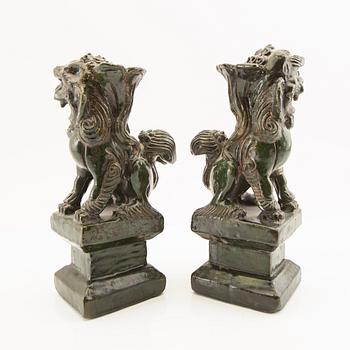 A pair of Chinese joss stick holders, late Qing dynasty/early 20th Century.