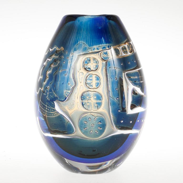 VAS, glas ariel, "Flickan och duvan" Edvin Öhrström, Orrefors 1965.
