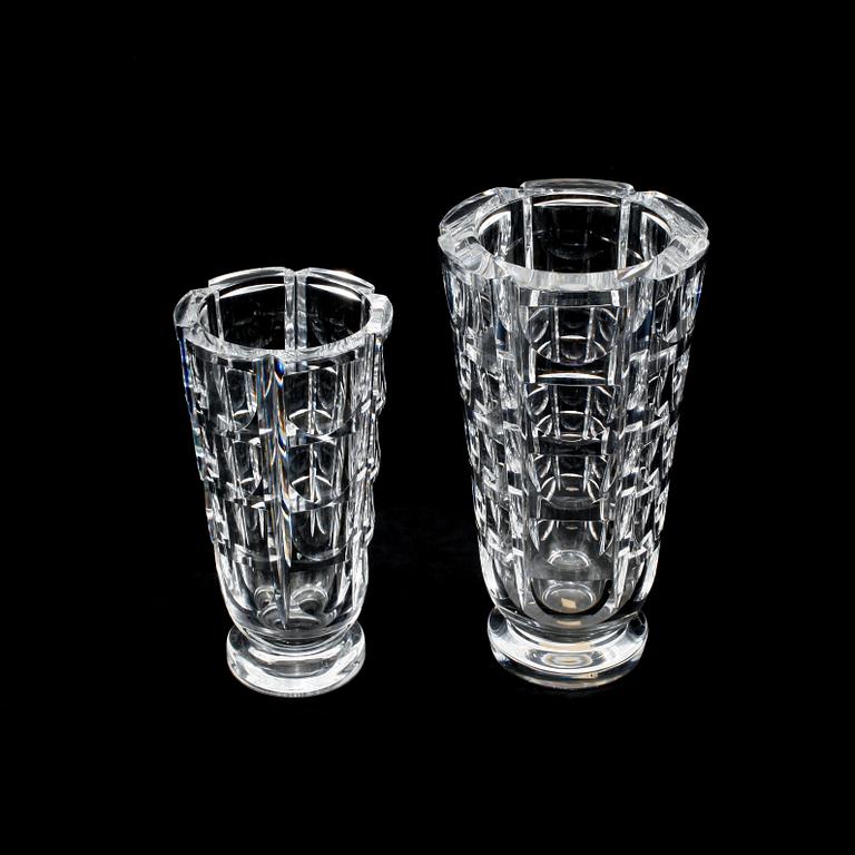 VASER, 2 st, glas, "Tusen Fönster", Simon Gate, Orrefors, modellen formgiven 1934.
