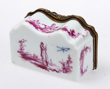 DOSA, porslin, rokokostil, 1800-tal.