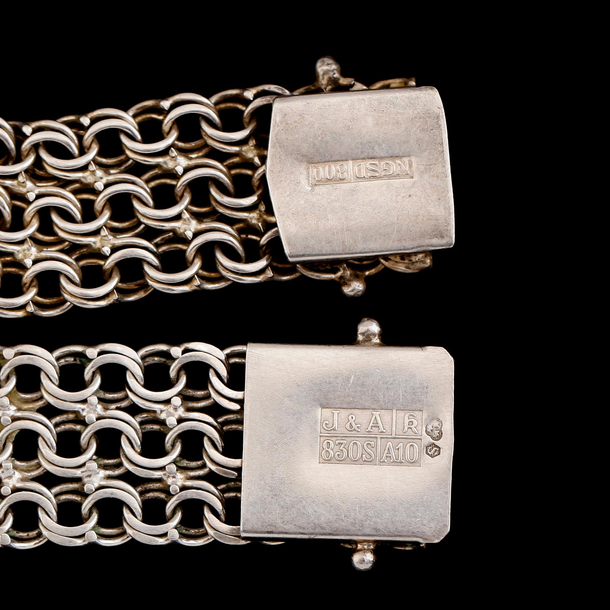 ARMBAND, 2 st, silver, 1900-talets andra hälft. Total vikt ca 55 g.