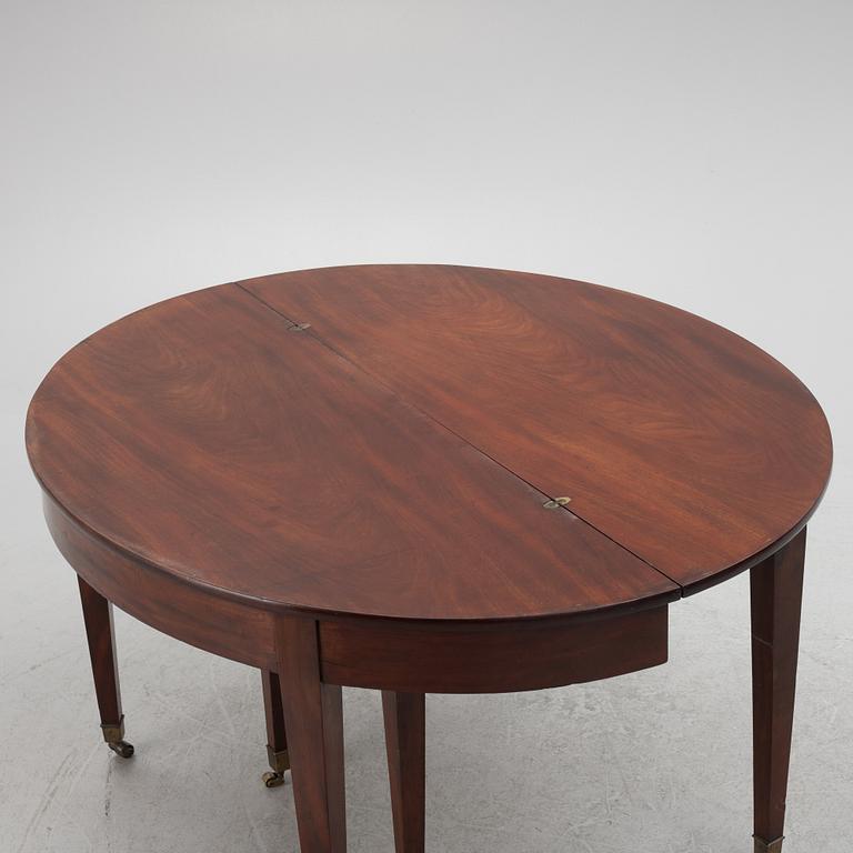A 19th Century English Dining Table.