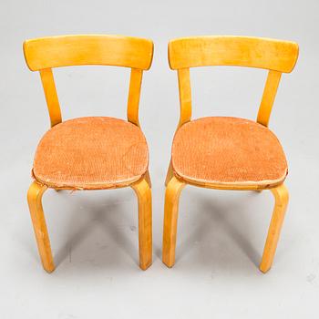 Alvar Aalto, stolar, ett par, modell 69, O.Y. Huonekalu- ja Rakennustyötehdas A.B. 1930/40-tal.