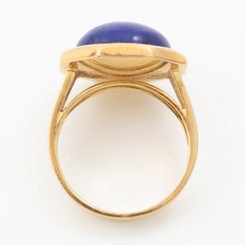 18K gold ring with lapis lazuli.