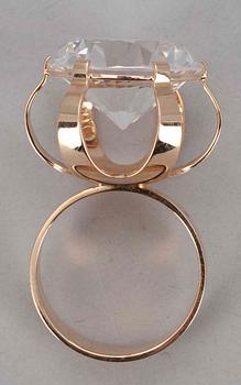 ELIS KAUPPI, RING, guld 14K och bergskristall, Eelis Kauppi, Kupittaan Kulta, Åbo, 1966. Tot. vikt ca 10, 4 gram.