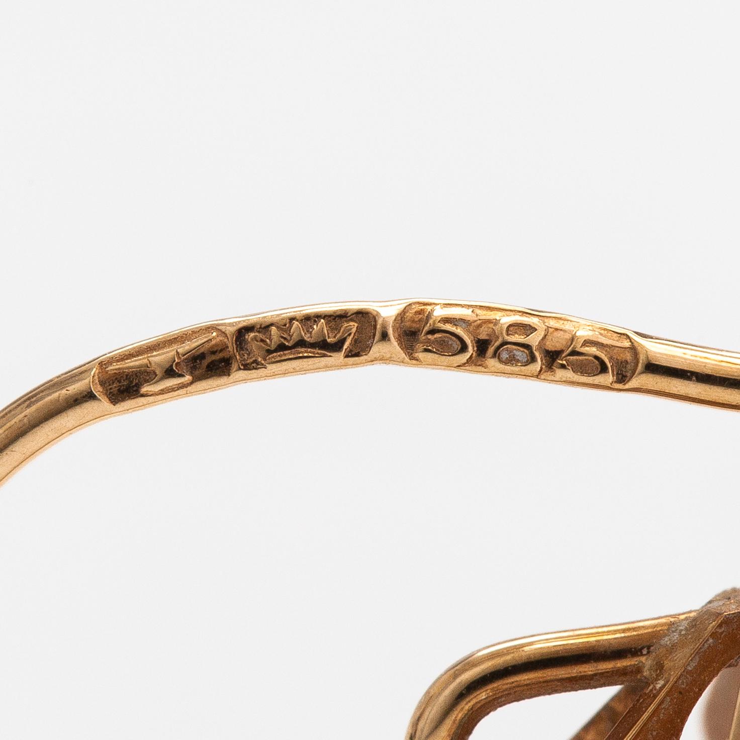 Elis Kauppi, A pair of 14K gold earrings with diamonds ca. 0.01 ct in total. Kupittaan Kulta, Turku.