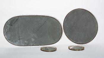 BORDSPLATEAU, BRICKA samt COASTERS, 4 delar, 1900-talets mitt.