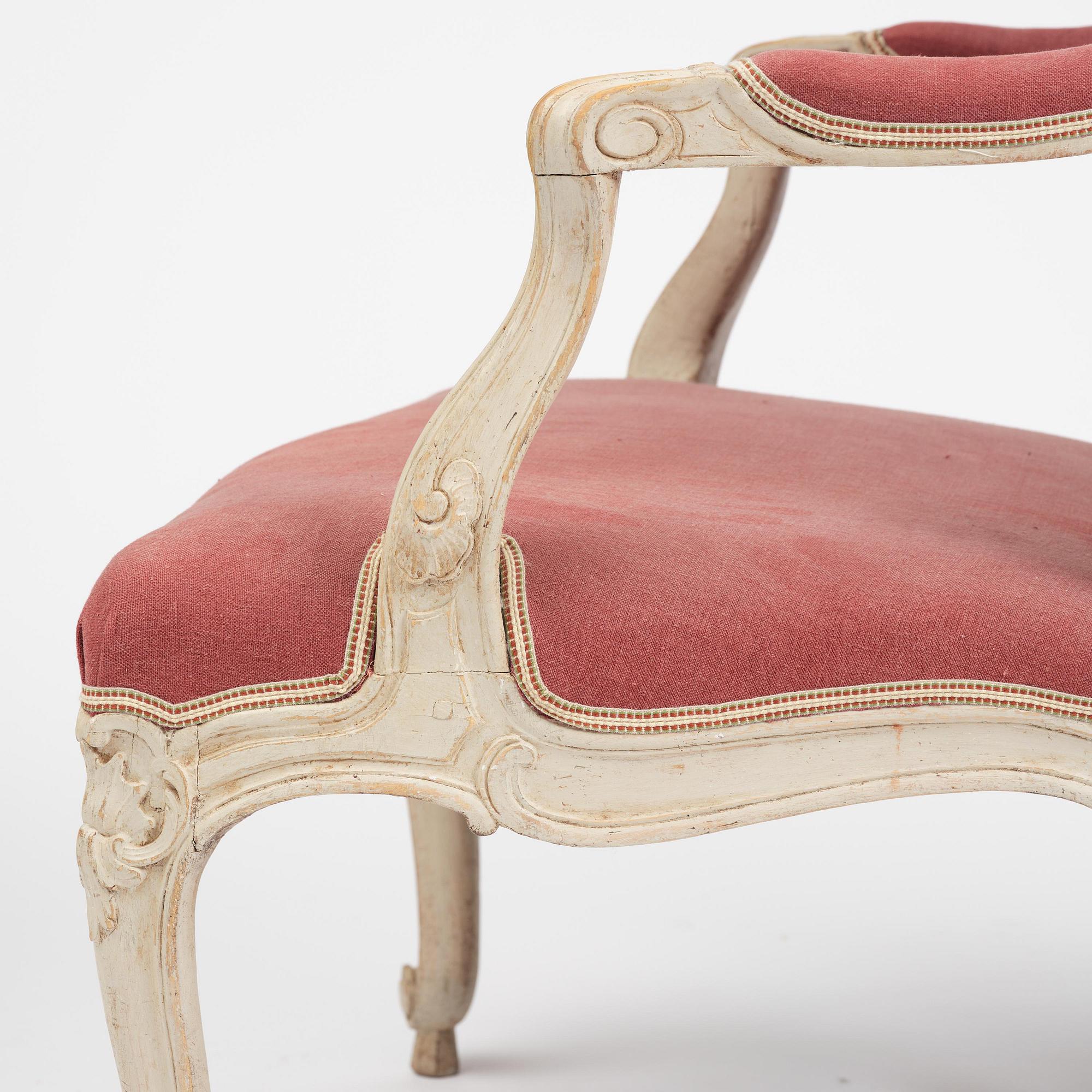 A large pair of Swedish Rococo armchairs in the manner of O Höglander (1750-1765).