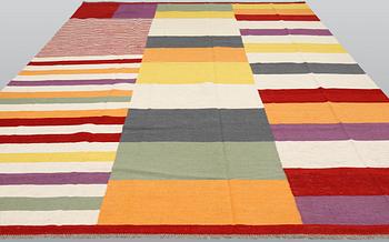 A Kelim carpet, c. 346 x 253 cm.