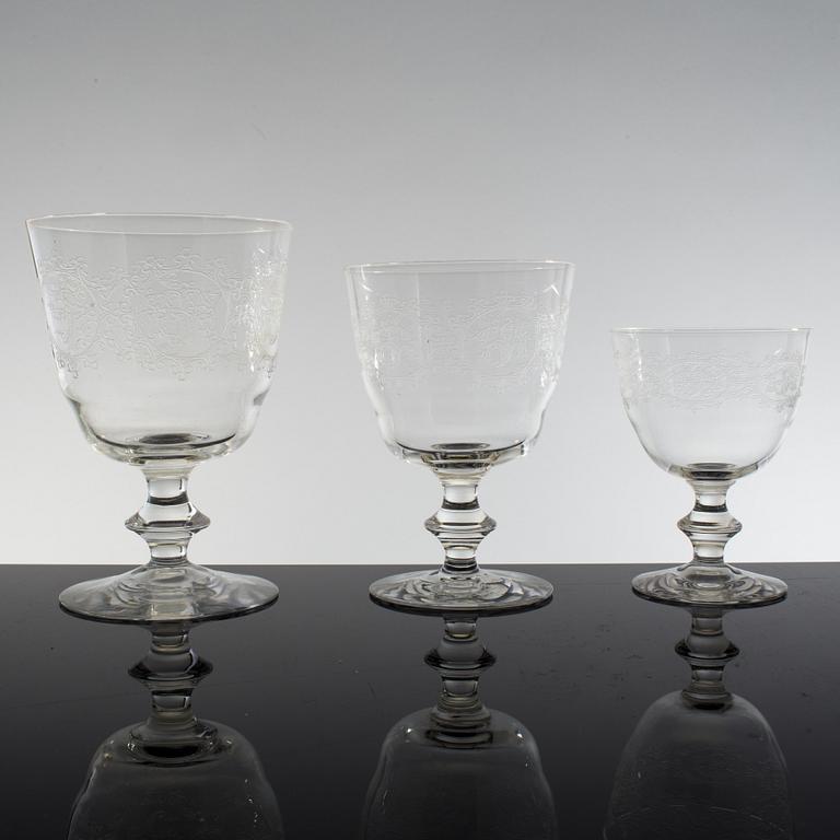 GLASSERVIS, 84 delar, glas, "Elon" Edvin Ollers Kosta, pantografierad, 1900-tal.