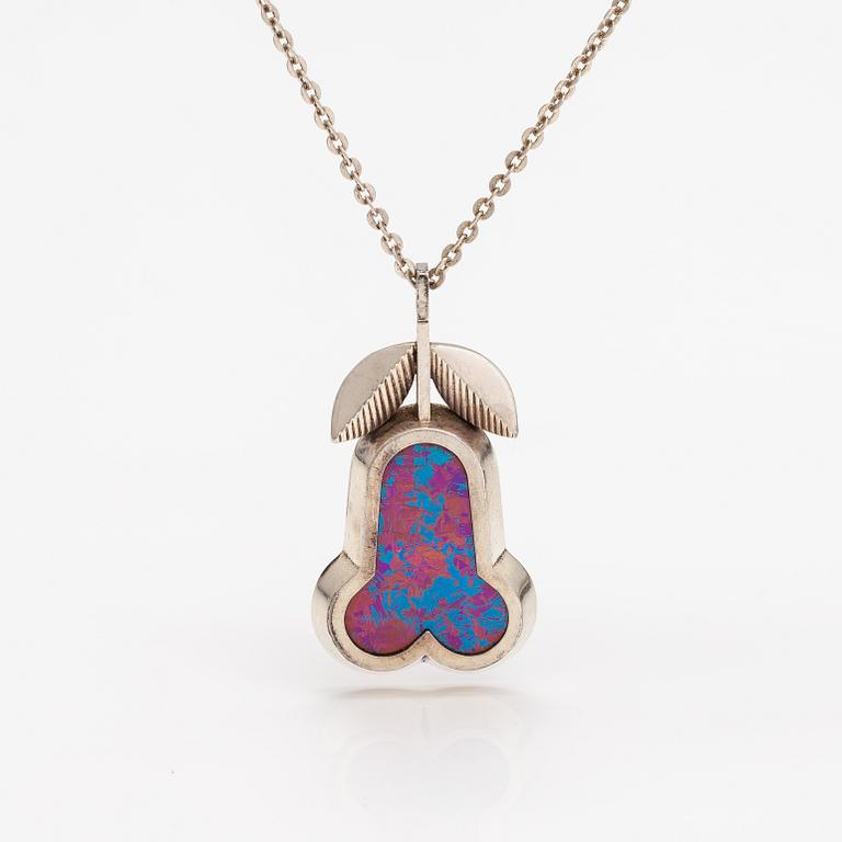 Nanny Still, A sterling silver and titanium necklace. Kultakeskus, Hämeenlinna 1976.