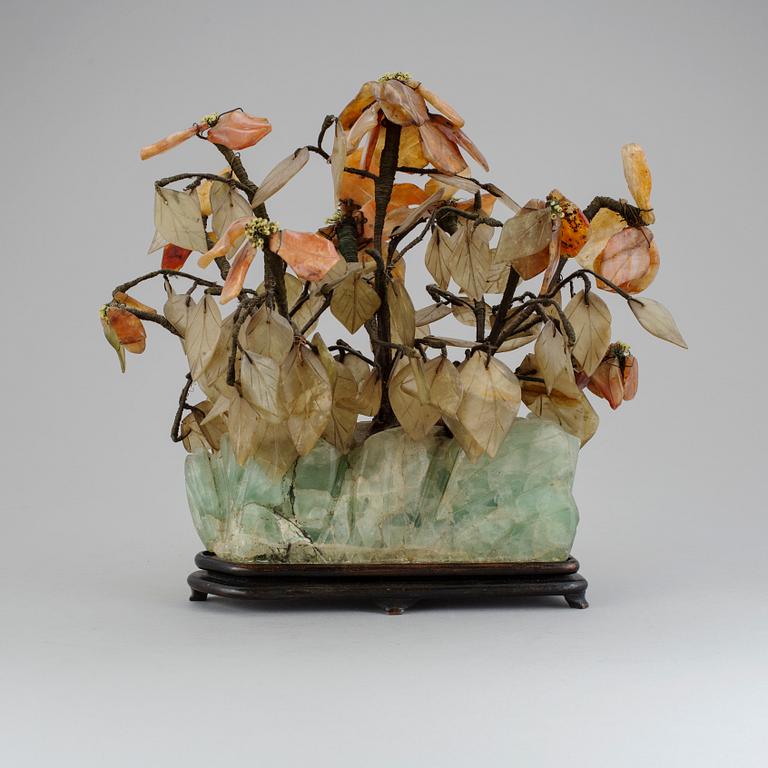 PRYDNADSTRÄD, bl a agat, Kina, 1900-tal.