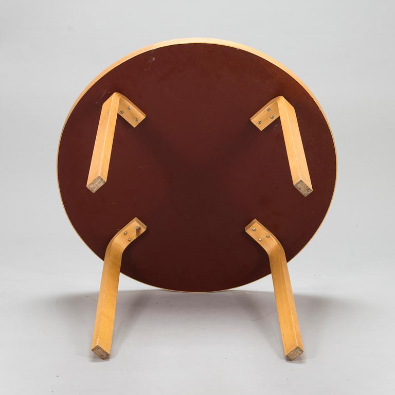 Alvar Aalto, a late 20th century dining table,  model '91' , Artek, Finland.