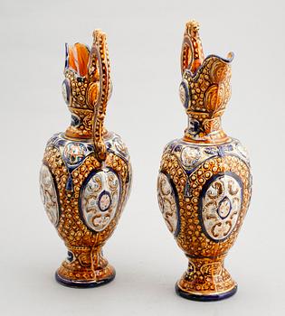 KANNOR, 1 par, majolika, sekelskiftet 1800-/1900-tal.