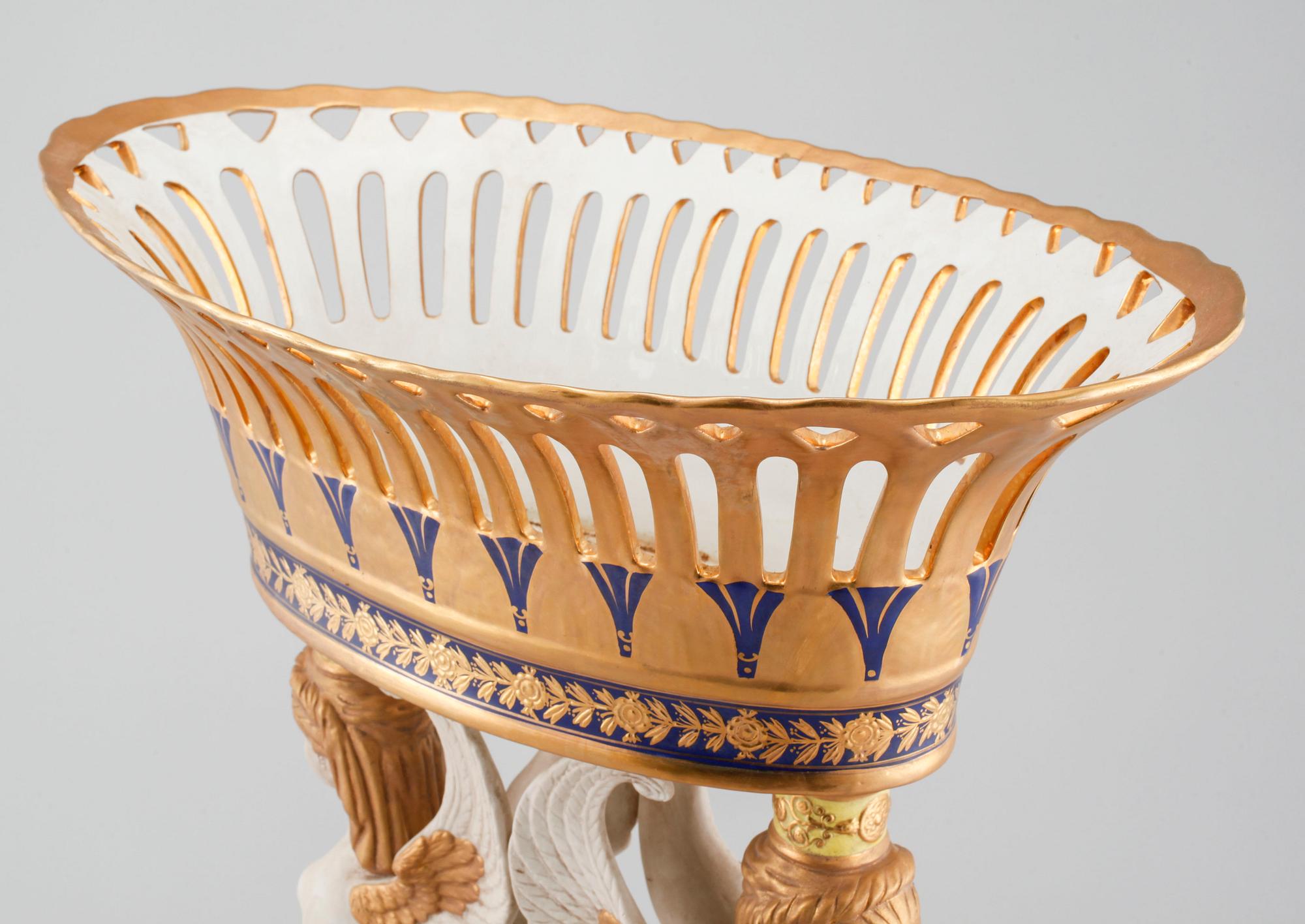 UPPSATSSKÅL, porslin, Meissen-liknande märke, omkring år 2000.