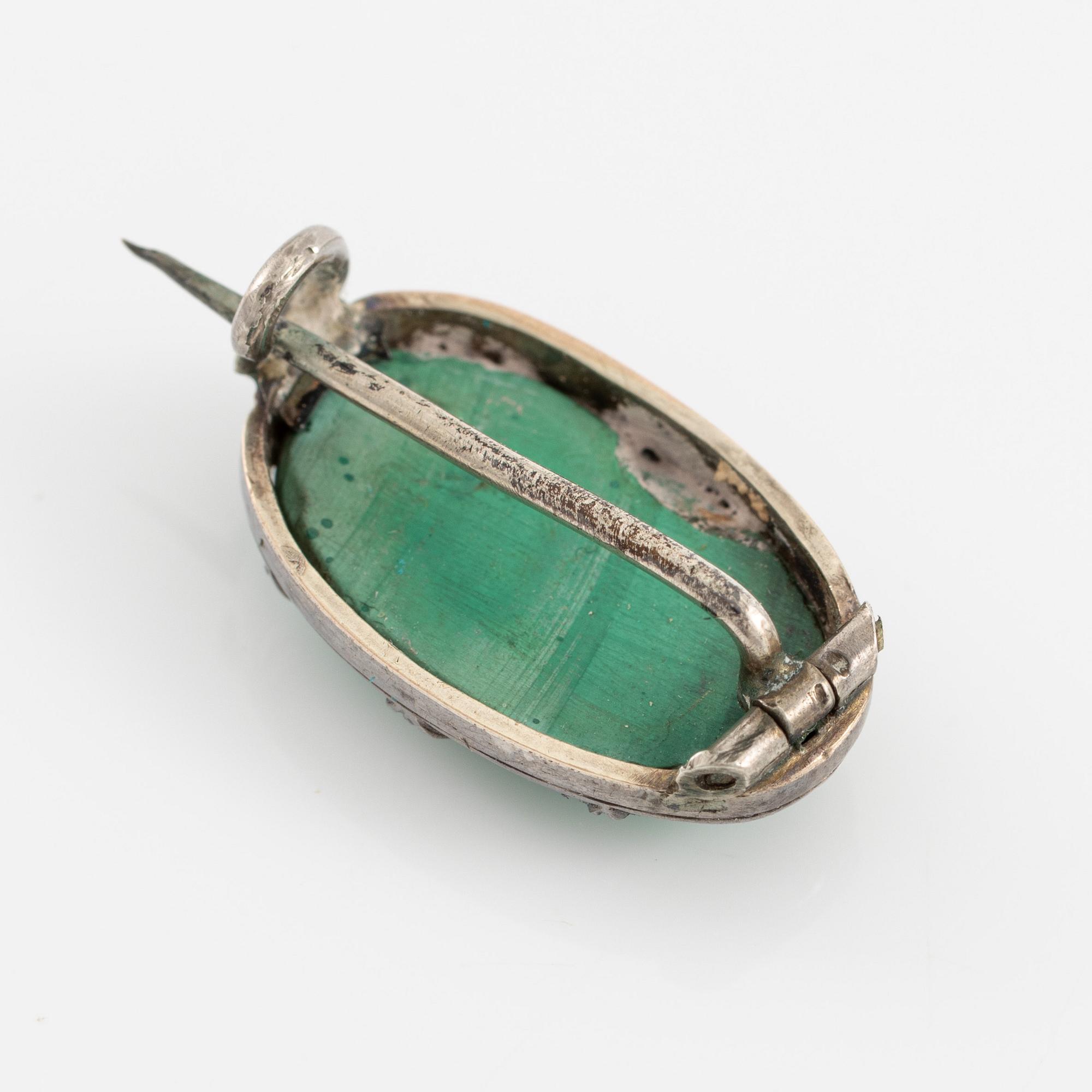 Brooch silver with malachite, antique.