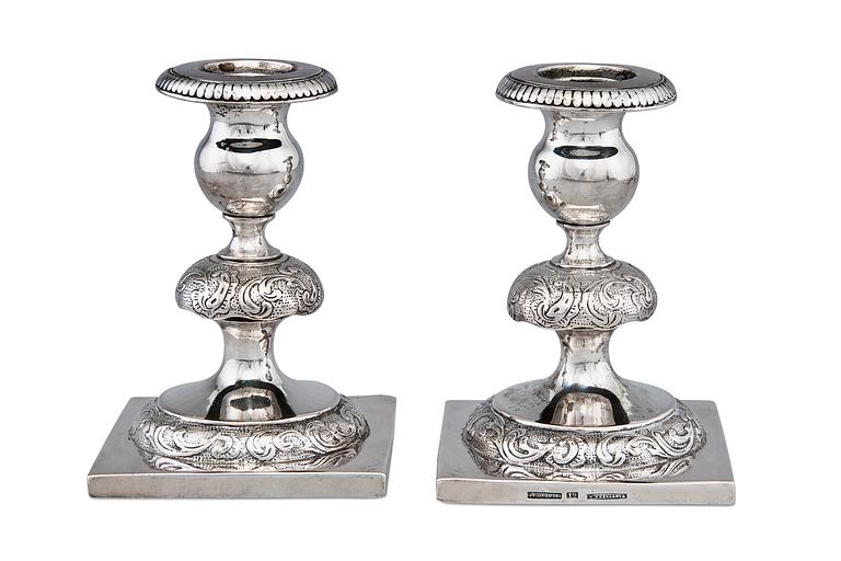 LJUSSTAKAR, ETT PAR.