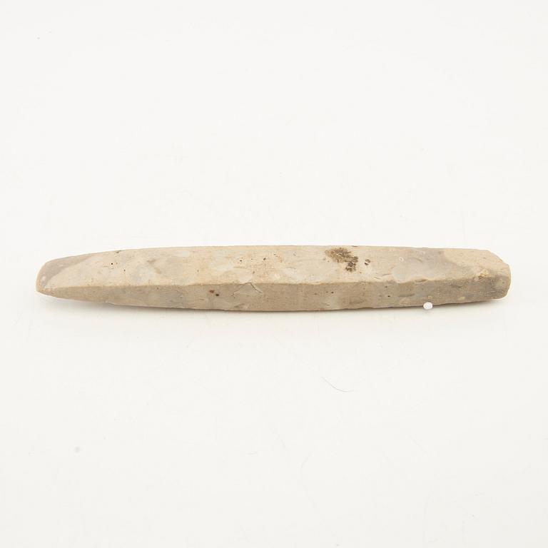 Arrowheads, stone axes, etc., seven pieces, Neolithic.