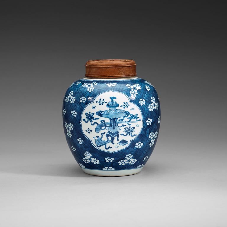 A blue and white jar, Qing dynasty, 18th Century.