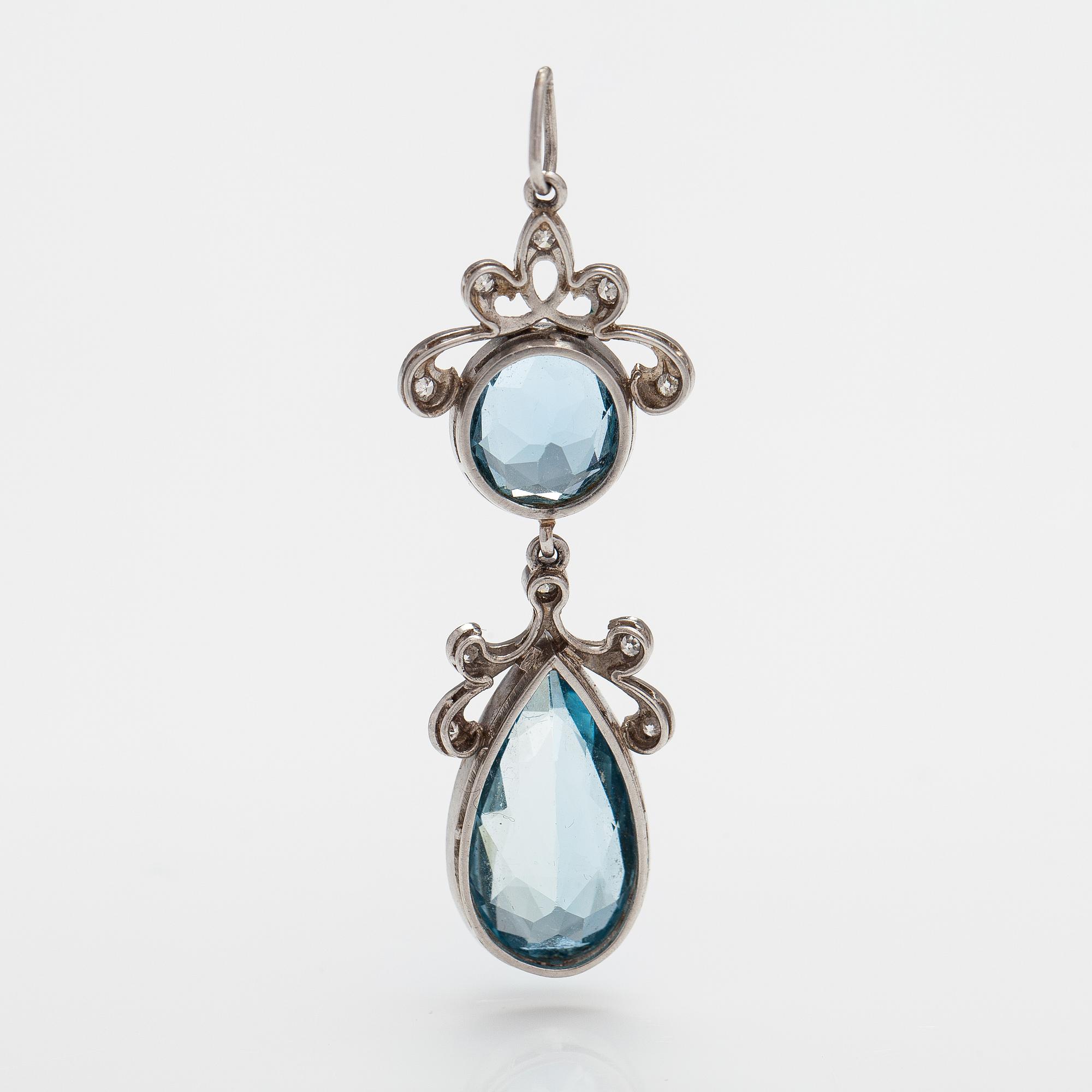 Riipus, platinaa, akvamariineja ja timantteja n. 0.10 ct yht.