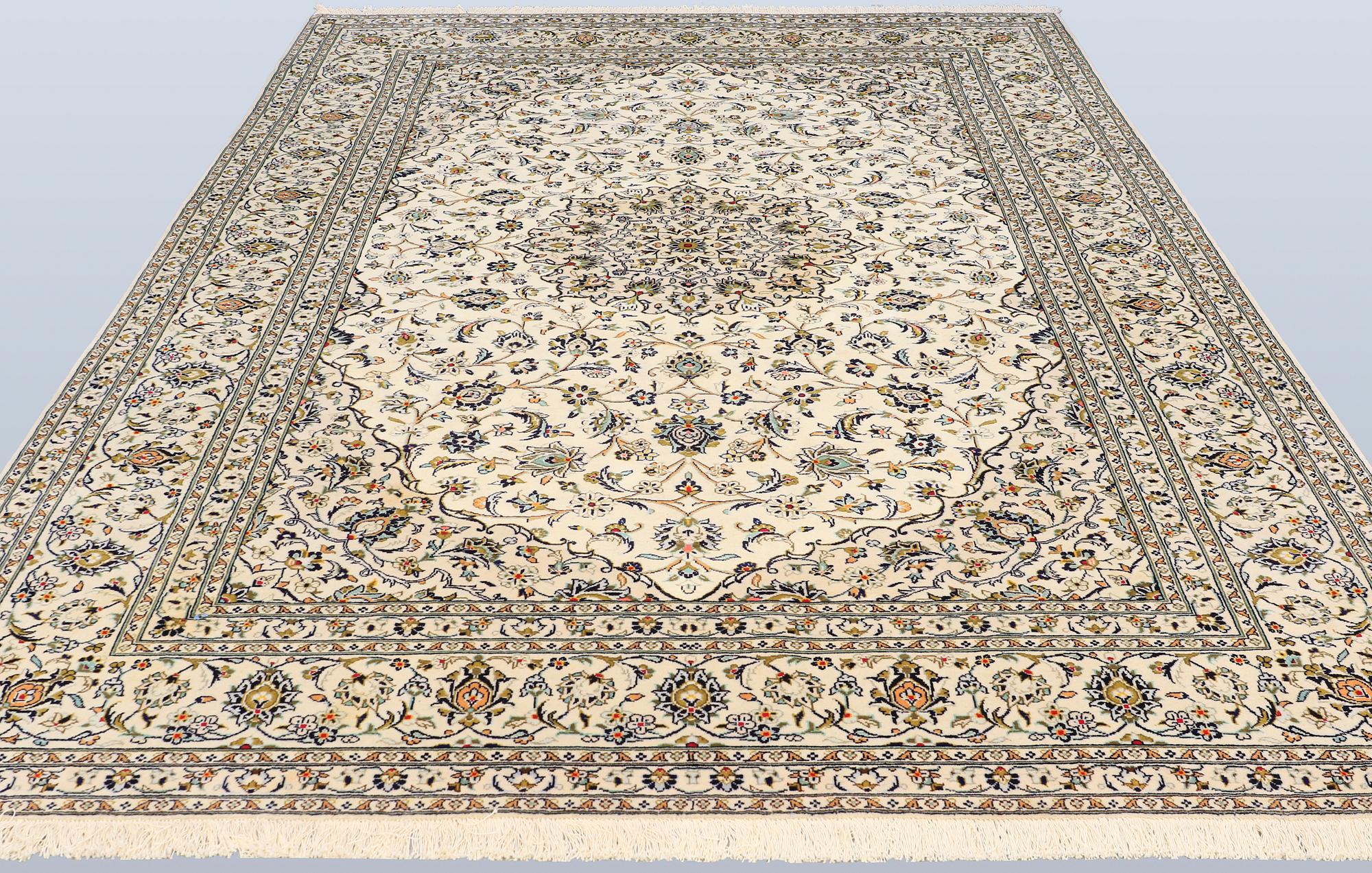 A Keshan carpet, approx. 353 x 251 cm.