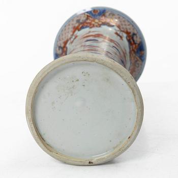 A porcelain vase, China, 18th century.