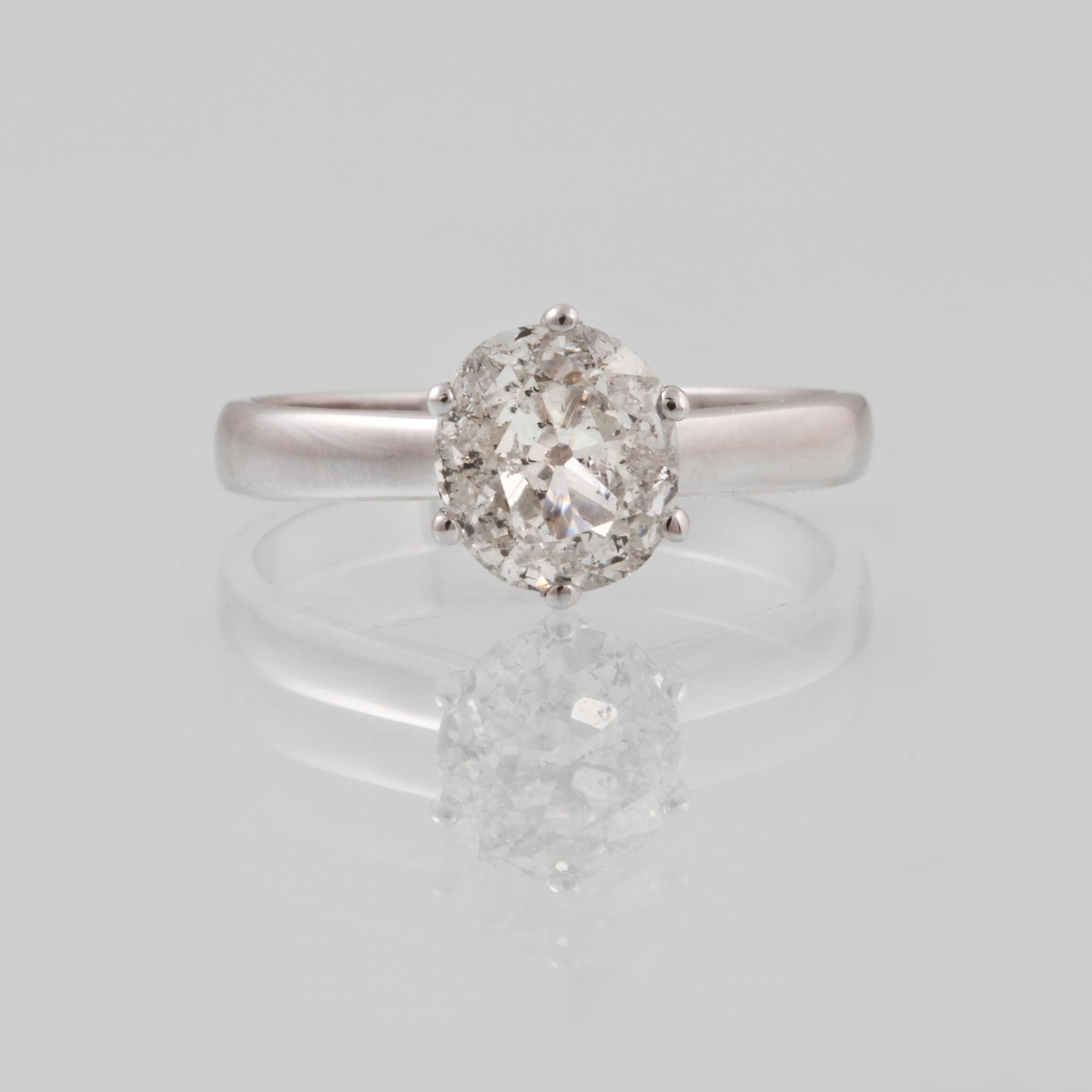 RING, 18K vitguld med äldre briljantslipad diamant ca 1.30 ct. Vikt 3,1 gram.