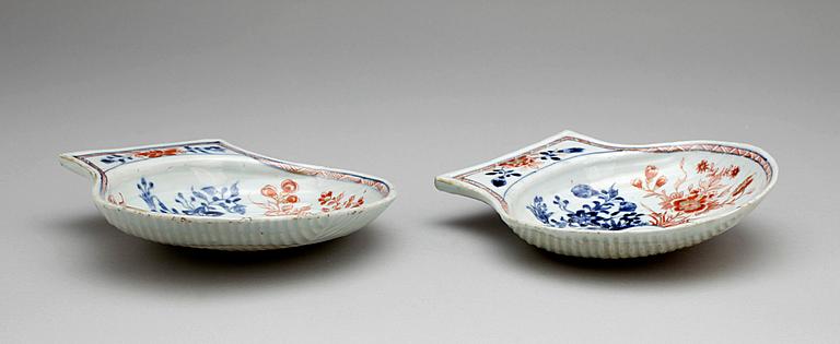 SMÖRSNÄCKOR, ett par, porslin, Kina, Kangxi (1662-1722).