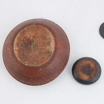 A Swedish folk art bowl and a box with cover, 19th century.