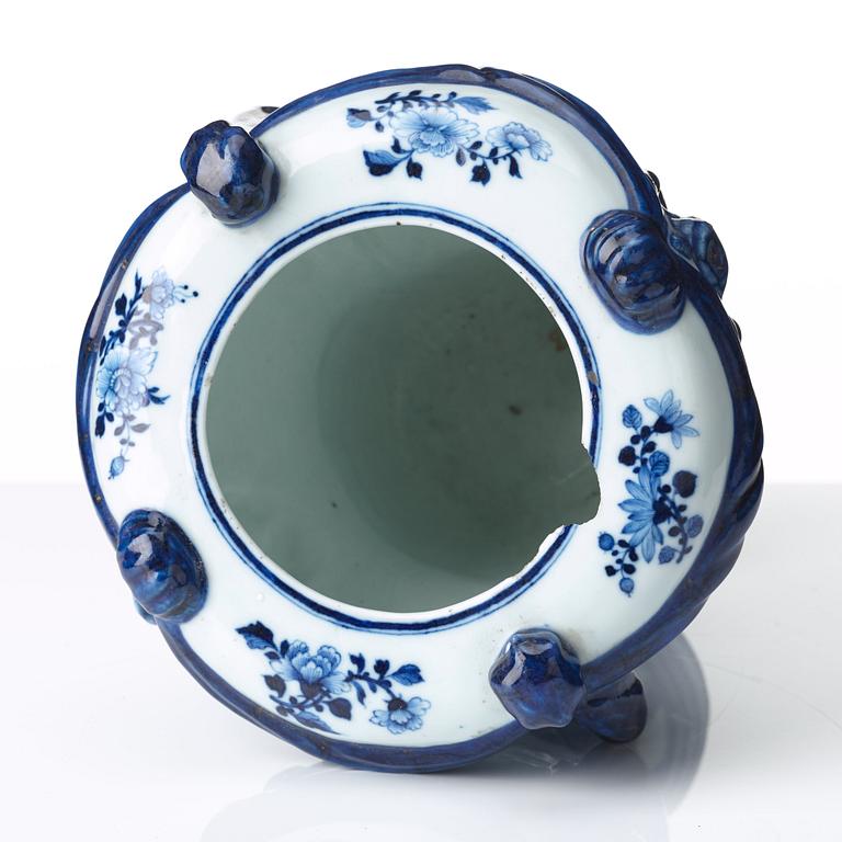 A blue and white vase, Qing dynasty, Qianlong (1736-95).