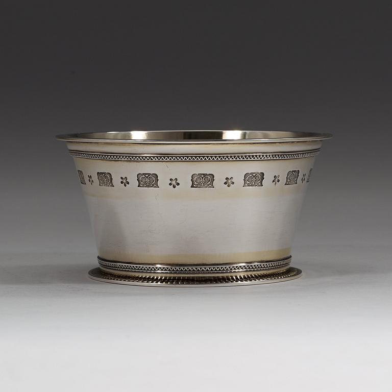 A Wiwen Nilsson sterling 'byzantine' bowl, Lund 1959.