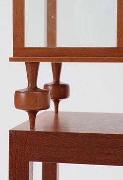 A Josef Frank mahogany showcase cabinet, Svenskt Tenn, model 2077.