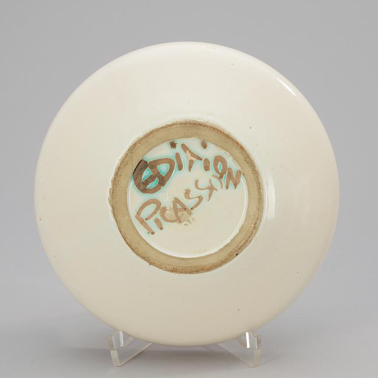 An Pablo Picasso 'Oiseau au ver' faience bowl, Madoura, Vallauris, France 1952.