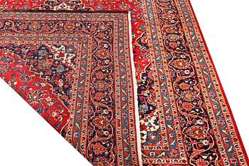 A Kashan carpet, c. 390 x 252 cm.
