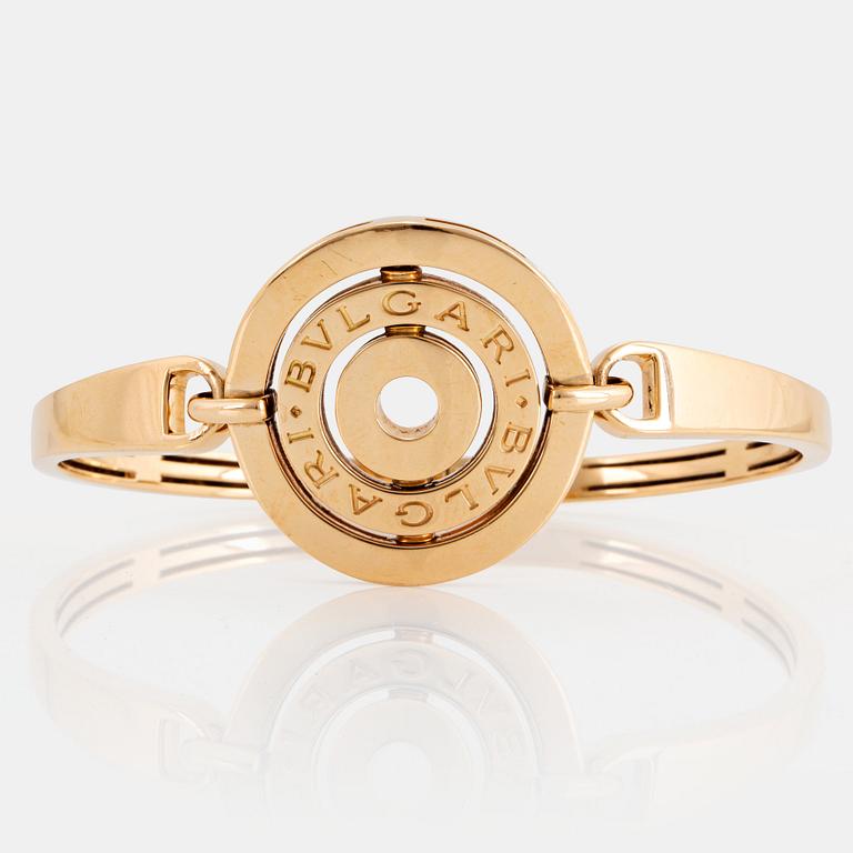 A Bulgari "Astrale" bracelet in 18K gold.