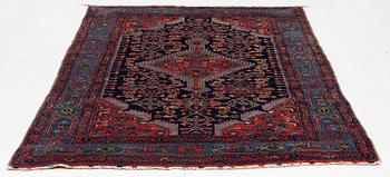 Matta, antik Hamadan, nordvästra Persien, ca 190 x 132 cm.